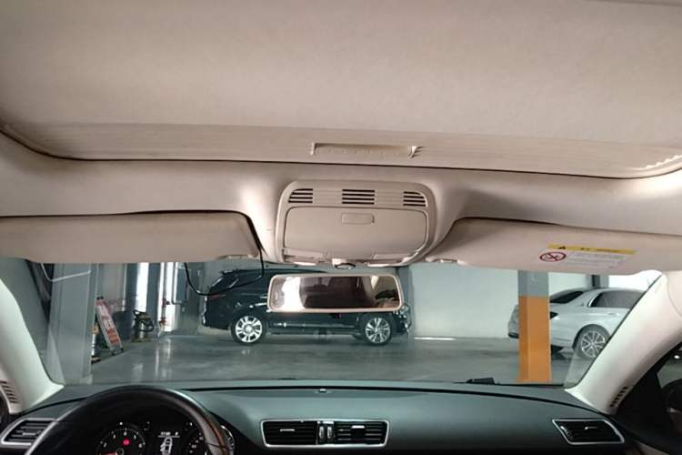 Used Volkswagen Magotan 2015 1.8TSI Luxury Model Headliner