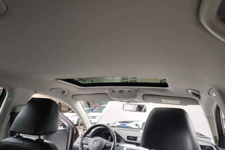 Used Volkswagen Magotan 2015 1.8TSI Advanced Model Headliner