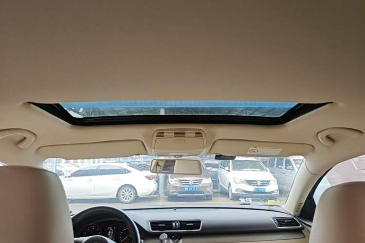 Used Volkswagen Magotan 2015 1.8TSI Advanced Model Headliner