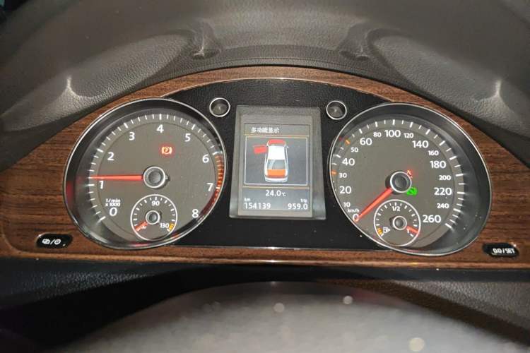 Used Volkswagen Magotan 2015 Revised Version 2.0 TSI Prestige Edition Instrument Cluster