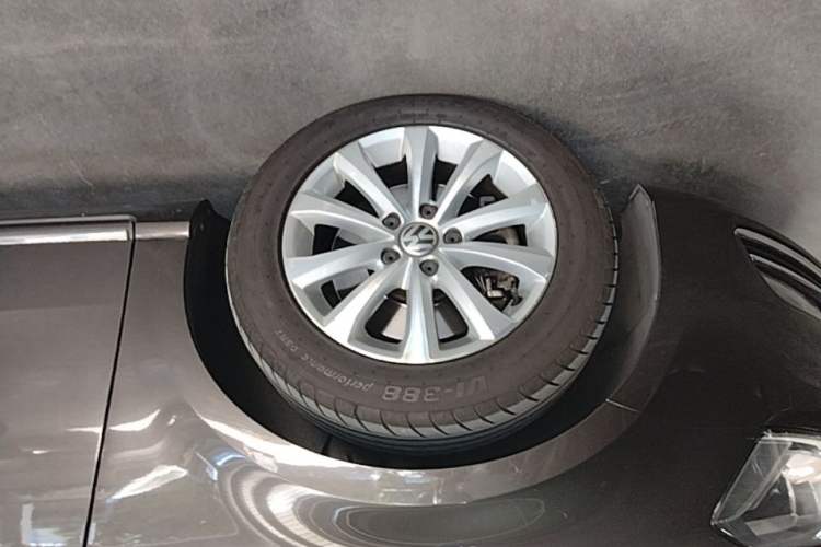 Used Volkswagen Magotan 2015 1.8TSI Luxury Model Left Front Wheel Hub