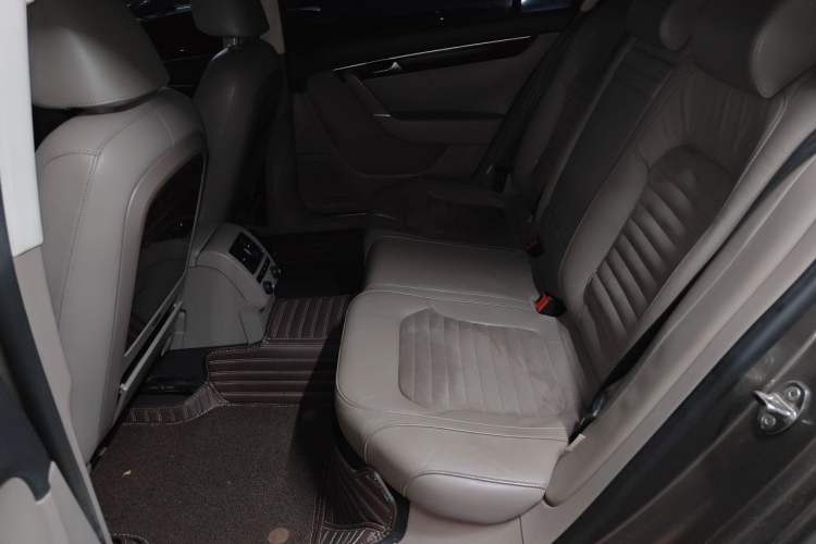 Used Volkswagen Magotan 2015 2.0 TSI Prestige Model Left Rear Seat