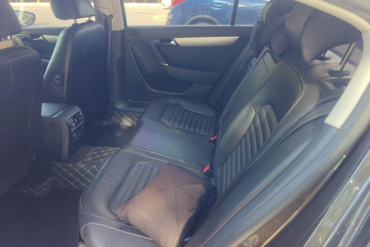 Used Volkswagen Magotan 2015 1.8TSI Advanced Model Left Rear Seat