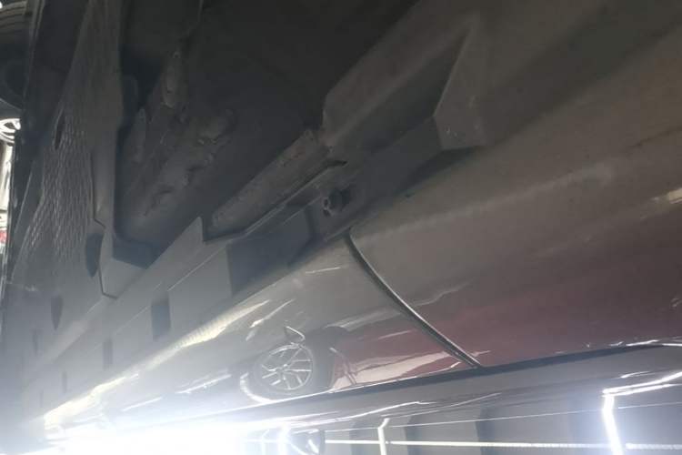 Used Volkswagen Magotan 2015 2.0 TSI Prestige Model Left Side Sill