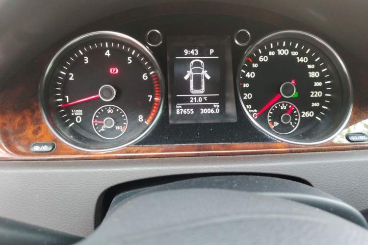 Used Volkswagen Magotan 2015 Travel Edition 2.0 TSI Comfort Version Odometer Close Up