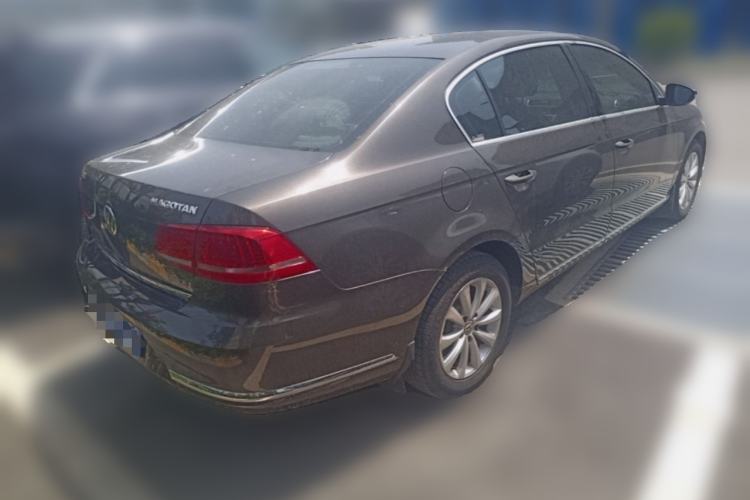 Used Volkswagen Magotan 2015 2.0 TSI Luxury Model Rear Right 45 Deg