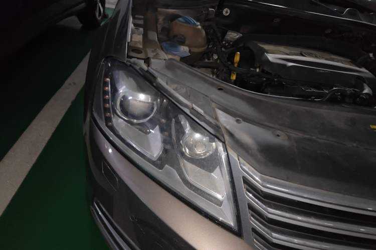 Used Volkswagen Magotan 2015 2.0 TSI Prestige Model Right Front Headlight