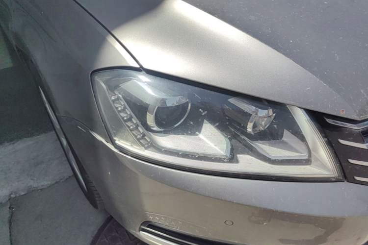 Used Volkswagen Magotan 2015 Travel Edition 2.0 TSI Comfort Version Right Front Headlight