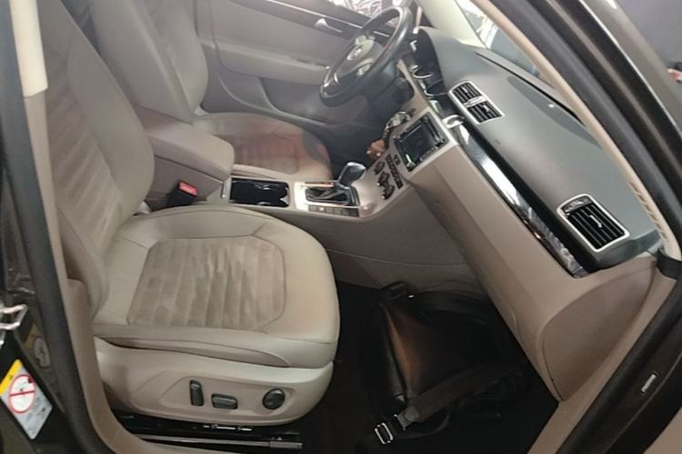 Used Volkswagen Magotan 2015 1.8TSI Luxury Model Right Front Seat