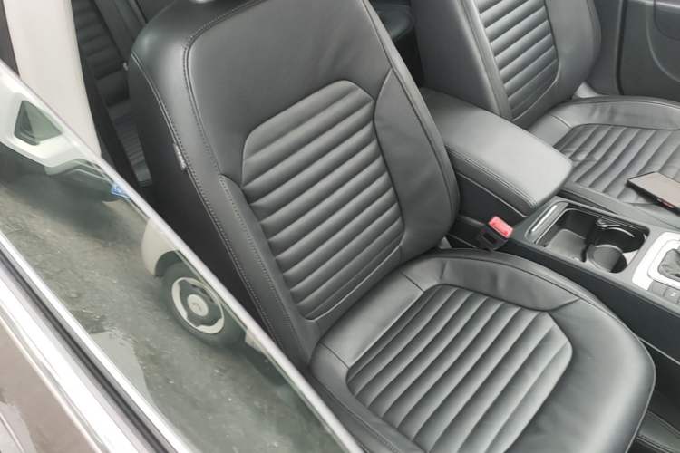 Used Volkswagen Magotan 2015 1.8TSI Advanced Model Right Front Seat