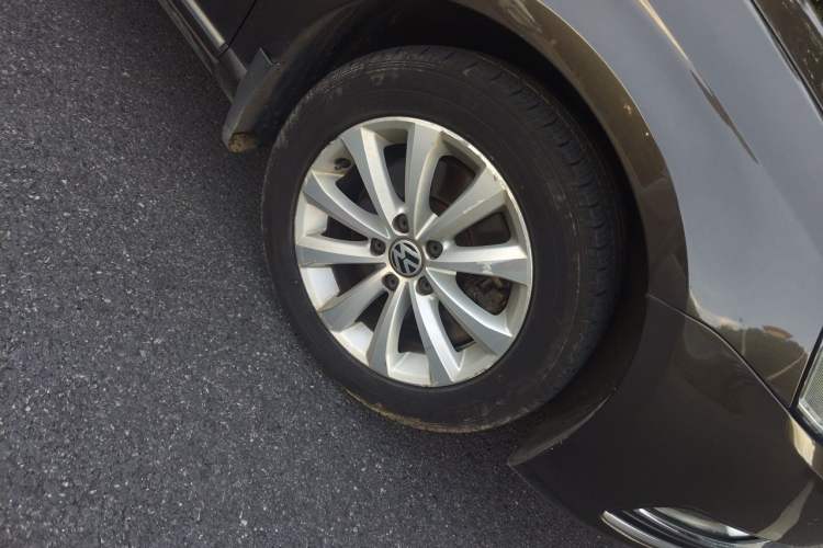 Used Volkswagen Magotan 2015 1.8TSI Advanced Model Right Front Wheel Hub