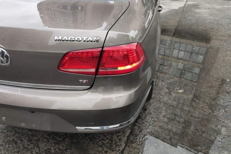 Used Volkswagen Magotan 2015 1.8TSI Advanced Model Right Rear Taillight
