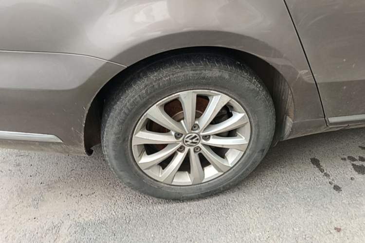 Used Volkswagen Magotan 2015 Revised Version 2.0 TSI Luxury Edition Right Rear Wheel Hub