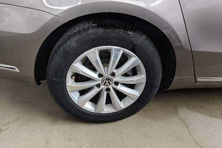 Used Volkswagen Magotan 2015 1.8TSI Advanced Model Right Rear Wheel Hub