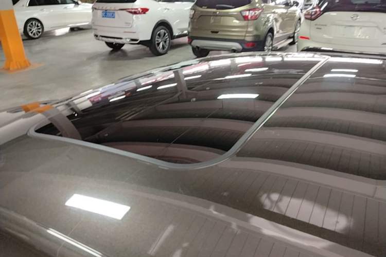 Used Volkswagen Magotan 2015 1.8TSI Luxury Model Roof
