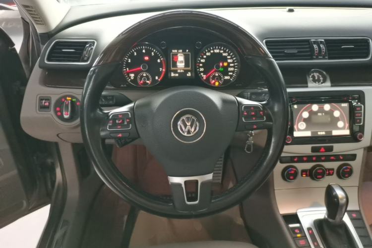 Used Volkswagen Magotan 2015 2.0 TSI Prestige Model Steering Wheel