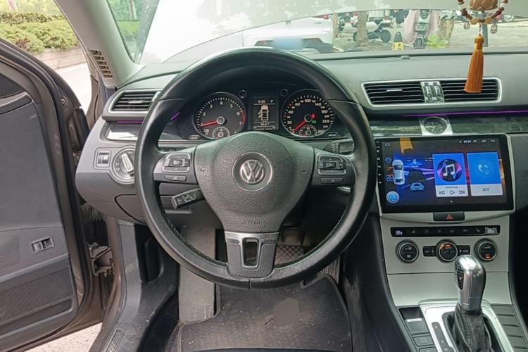 Used Volkswagen Magotan 2015 Revised Version 2.0 TSI Luxury Edition Steering Wheel