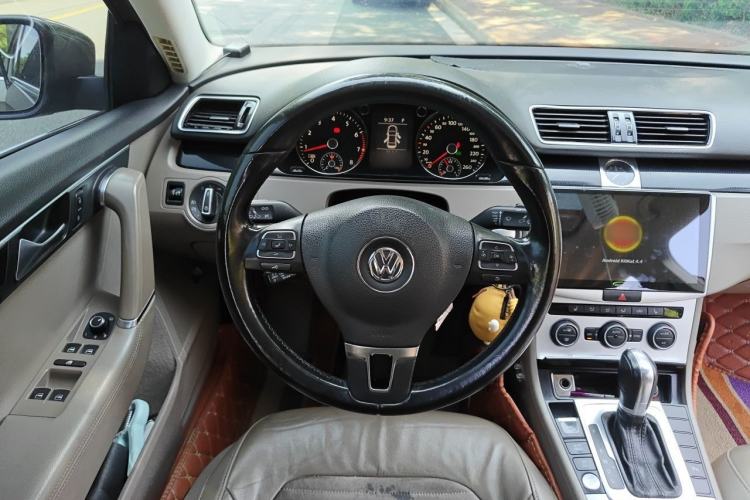 Used Volkswagen Magotan 2015 Facelift 1.8TSI Luxury Model Steering Wheel