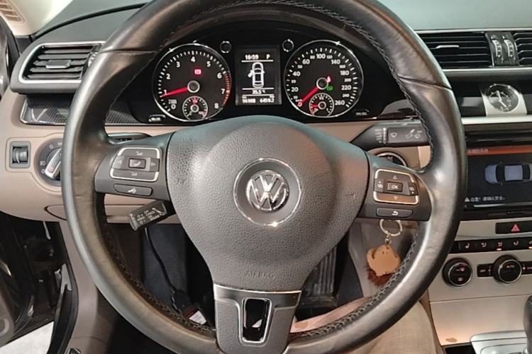 Used Volkswagen Magotan 2015 1.8TSI Luxury Model Steering Wheel