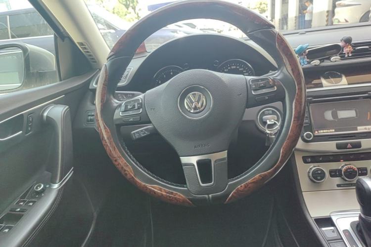 Used Volkswagen Magotan 2015 Travel Edition 2.0 TSI Comfort Version Steering Wheel