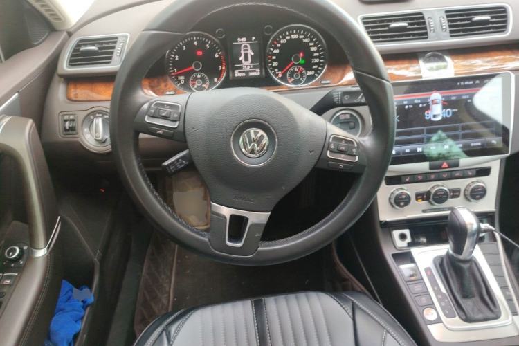 Used Volkswagen Magotan 2015 Travel Edition 2.0 TSI Comfort Version Steering Wheel