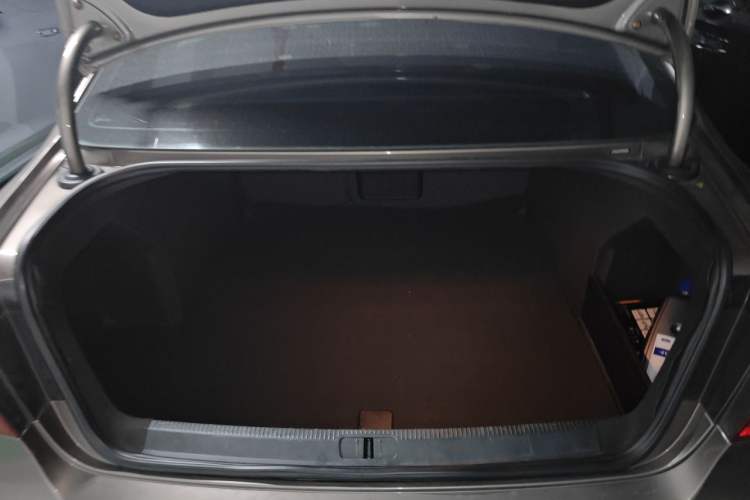 Used Volkswagen Magotan 2015 2.0 TSI Prestige Model Trunk