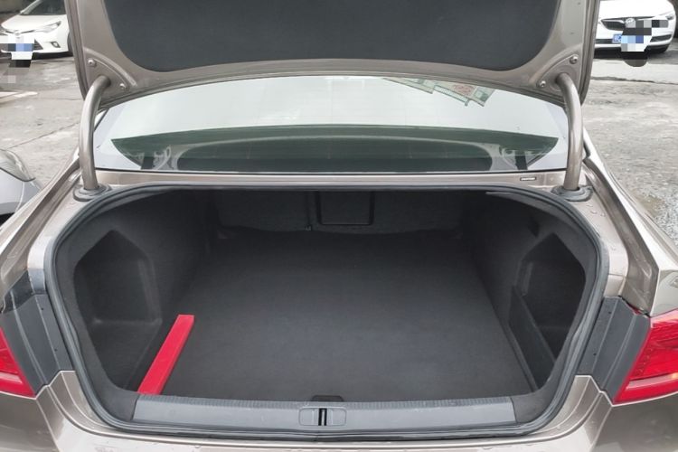 Used Volkswagen Magotan 2015 1.8TSI Advanced Model Trunk