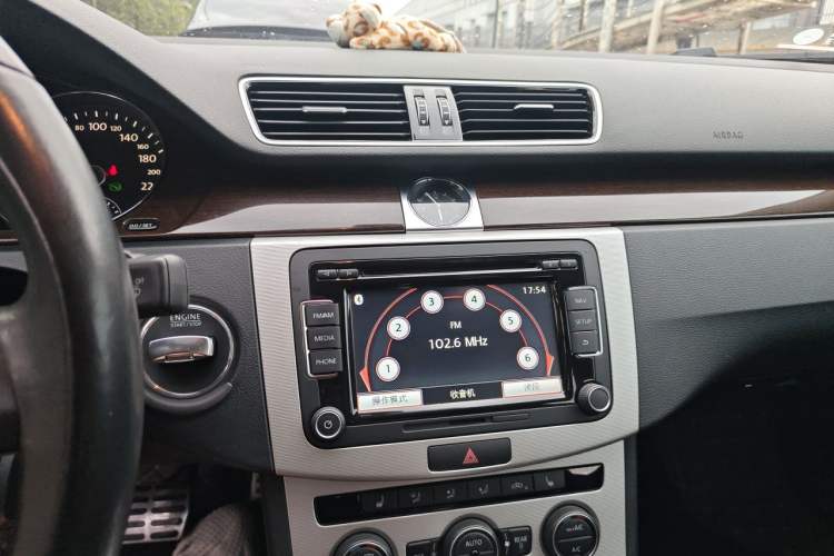 Used Volkswagen Magotan 2015 1.8TSI Prestige Model Audio And AC Panel