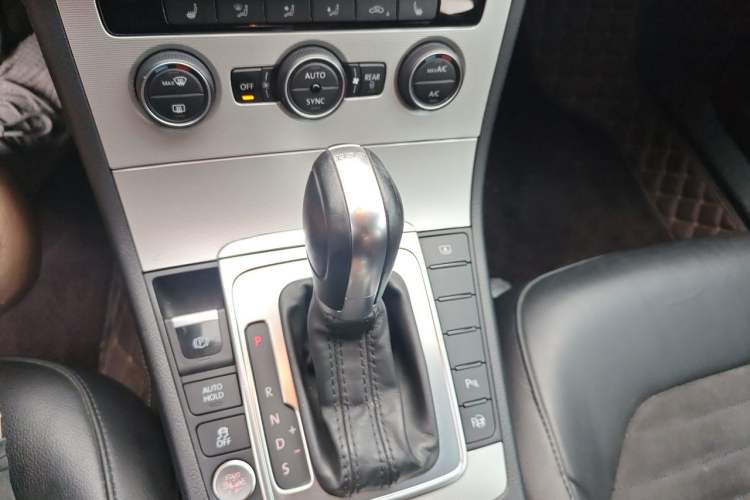 Used Volkswagen Magotan 2015 1.8TSI Prestige Model Gear Lever