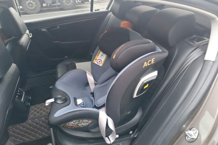 Used Volkswagen Magotan 2015 1.8TSI Prestige Model Left Rear Seat