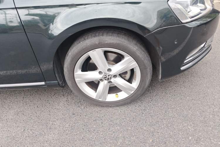 Used Volkswagen Magotan 2015 1.8TSI Prestige Model Right Front Wheel Hub