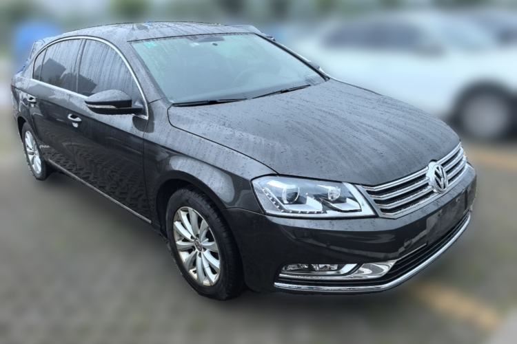 Used Volkswagen Magotan 2015 Facelift 1.8TSI Luxury Model Front Right 45 Deg