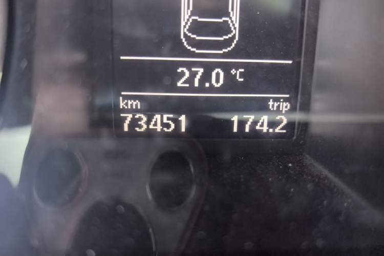 Used Volkswagen Magotan 2015 Facelift 1.8TSI Luxury Model Odometer Close Up
