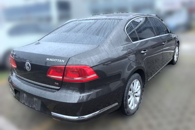 Used Volkswagen Magotan 2015 Facelift 1.8TSI Luxury Model Rear Right 45 Deg