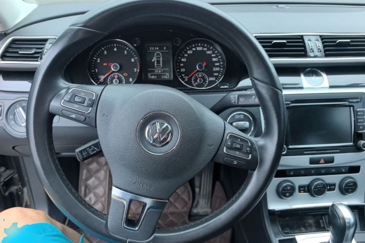 Used Volkswagen Magotan 2015 Facelift 1.8TSI Luxury Model Steering Wheel
