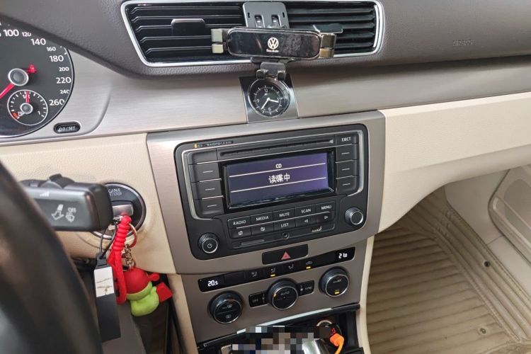Used Volkswagen Magotan 2015 1.8TSI Advanced Model Audio And AC Panel