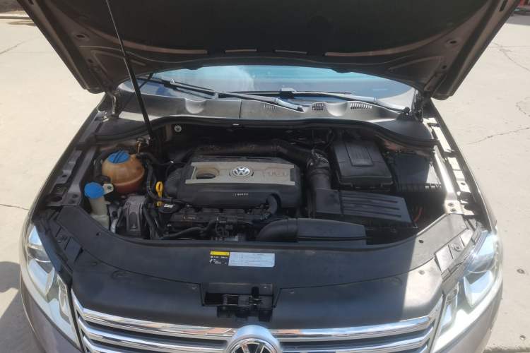 Used Volkswagen Magotan 2015 1.8TSI Prestige Model Engine Bay