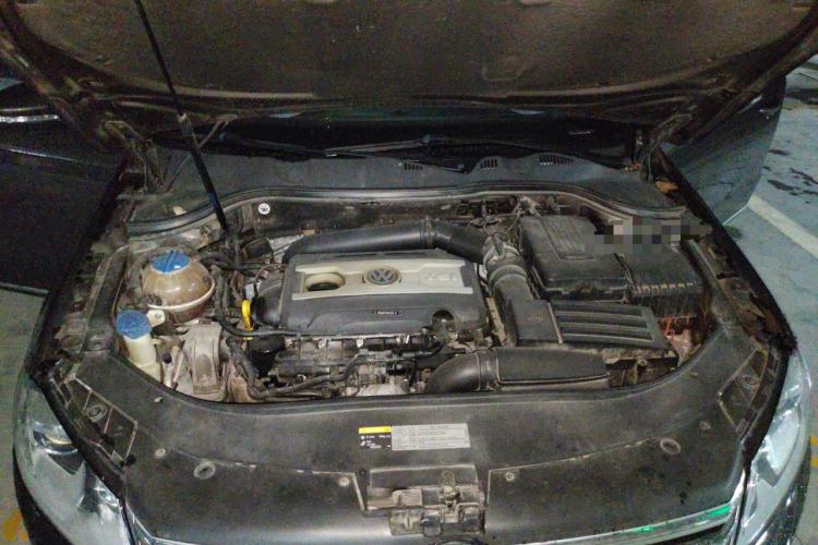 Used Volkswagen Magotan 2015 1.8TSI Luxury Model Engine Bay