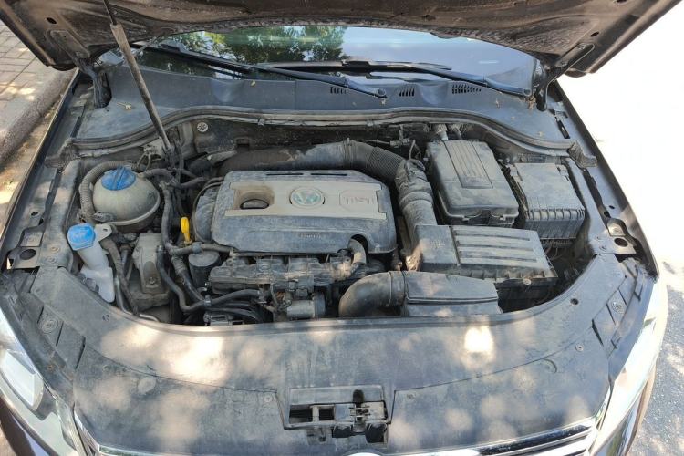 Used Volkswagen Magotan 2015 1.8TSI Luxury Model Engine Bay