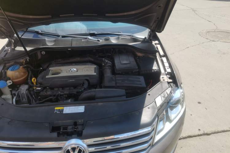 Used Volkswagen Magotan 2015 1.8TSI Prestige Model Engine Bay Left