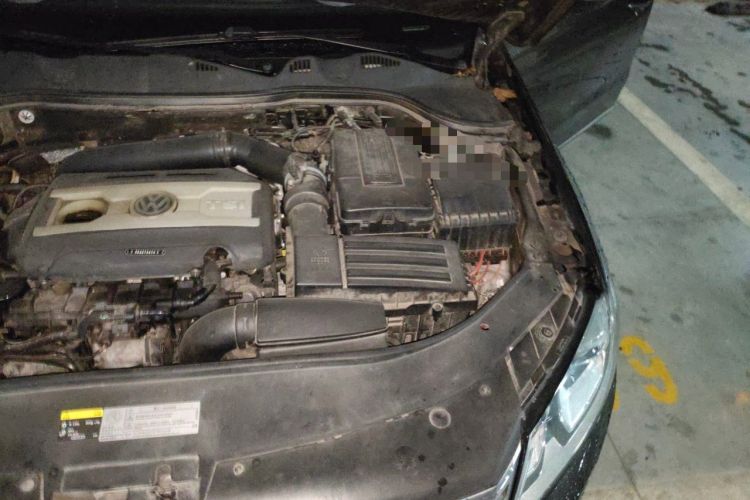 Used Volkswagen Magotan 2015 1.8TSI Luxury Model Engine Bay Left
