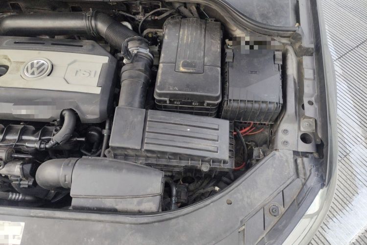 Used Volkswagen Magotan 2015 1.8TSI Prestige Model Engine Bay Left