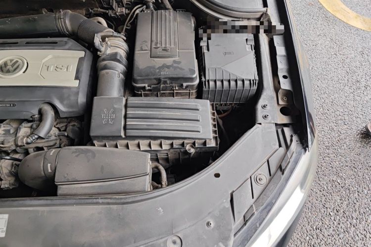 Used Volkswagen Magotan 2015 1.8TSI Advanced Model Engine Bay Left