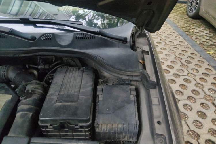 Used Volkswagen Magotan 2015 1.8TSI Luxury Model Engine Bay Left