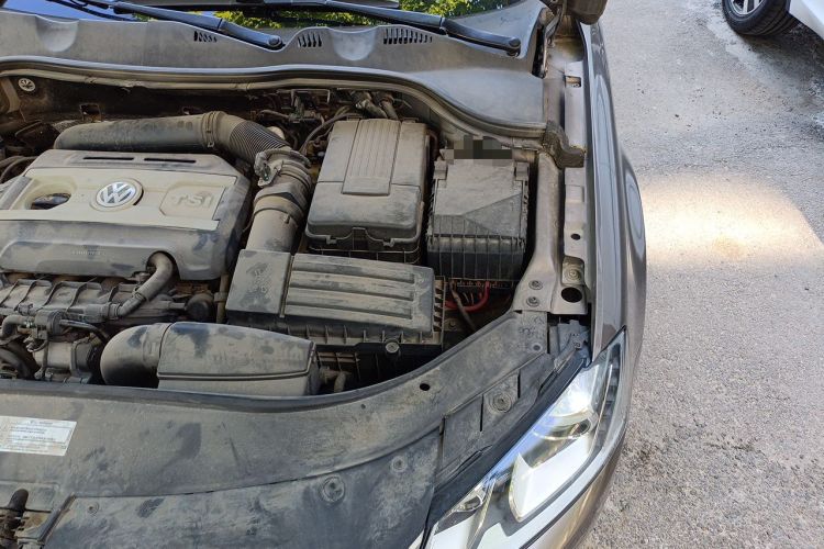 Used Volkswagen Magotan 2015 1.8TSI Prestige Model Engine Bay Left