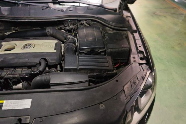 Used Volkswagen Magotan 2015 1.8TSI Luxury Model Engine Bay Left