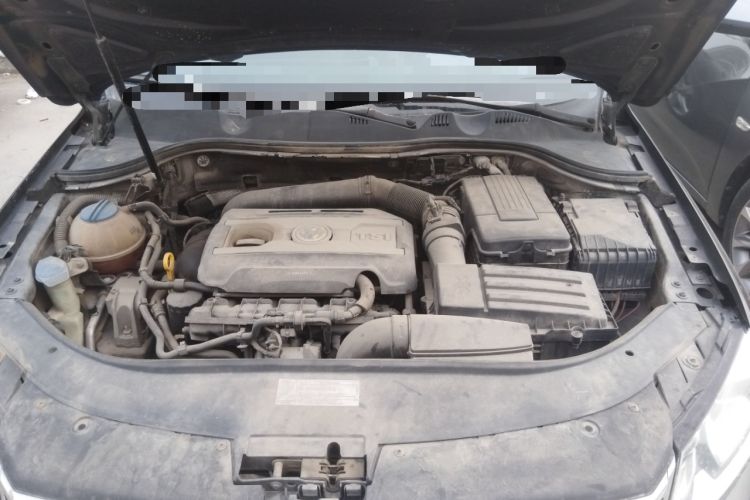 Used Volkswagen Magotan 2015 Revised Version 2.0 TSI Prestige Edition Engine Bay