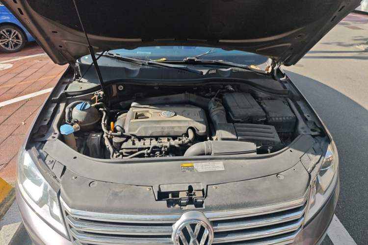 Used Volkswagen Magotan 2015 Revised 1.8TSI Prestige Version Engine Bay