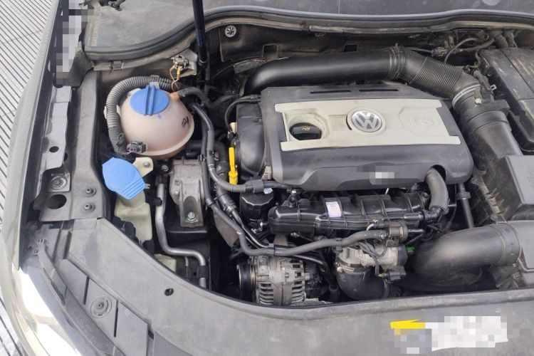 Used Volkswagen Magotan 2015 1.8TSI Prestige Model Engine Bay Right