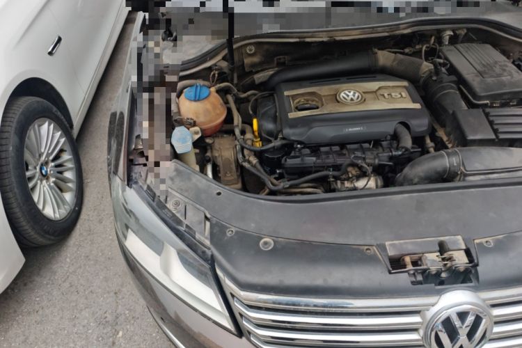 Used Volkswagen Magotan 2015 1.8TSI Comfort Model Engine Bay Right